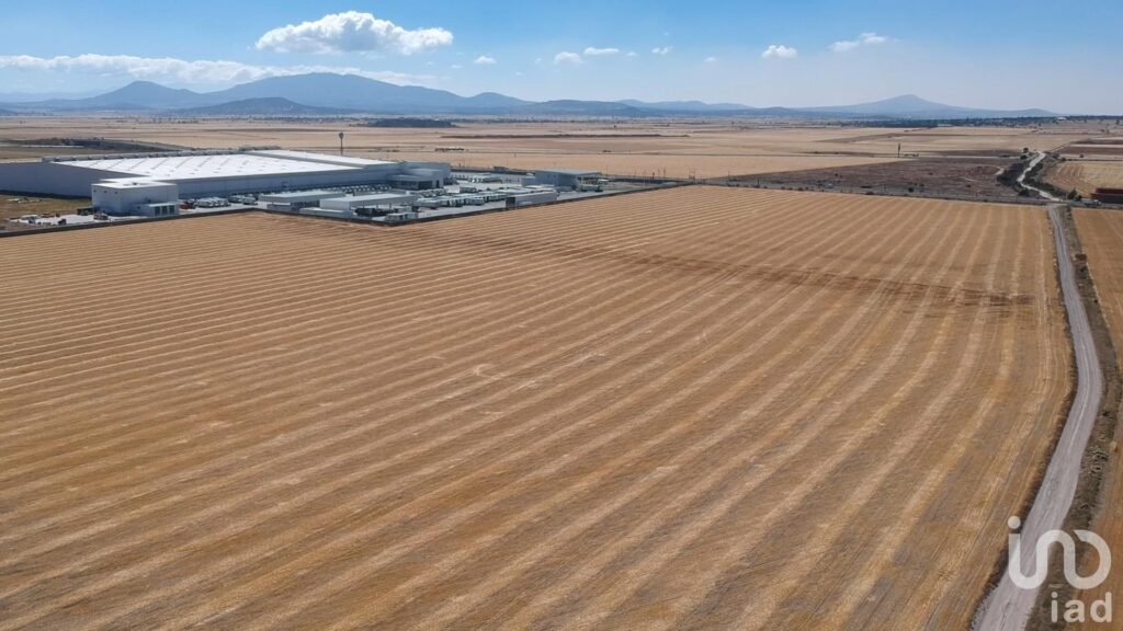 TERRENO A PIE DE CARRETERA A 20 MINUTOS DE PACHUCA
