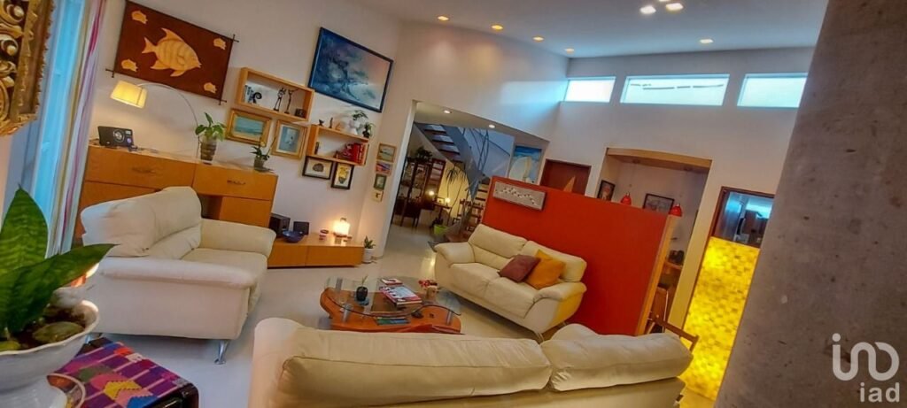 Casa en venta en Colinas del Cimatario Queretaro con recamara en planta baja