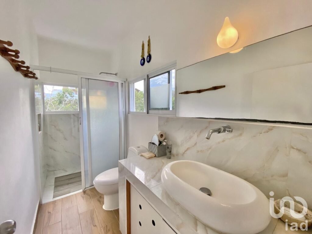 Se vende edificio con 5 departamentos en la Veleta