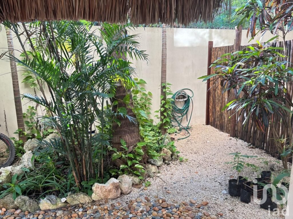 Se vende edificio con 5 departamentos en la Veleta