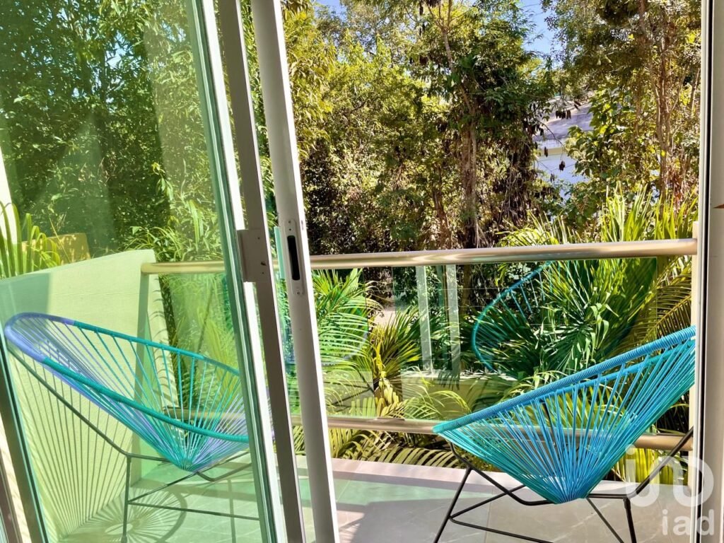 Se vende edificio con 5 departamentos en la Veleta