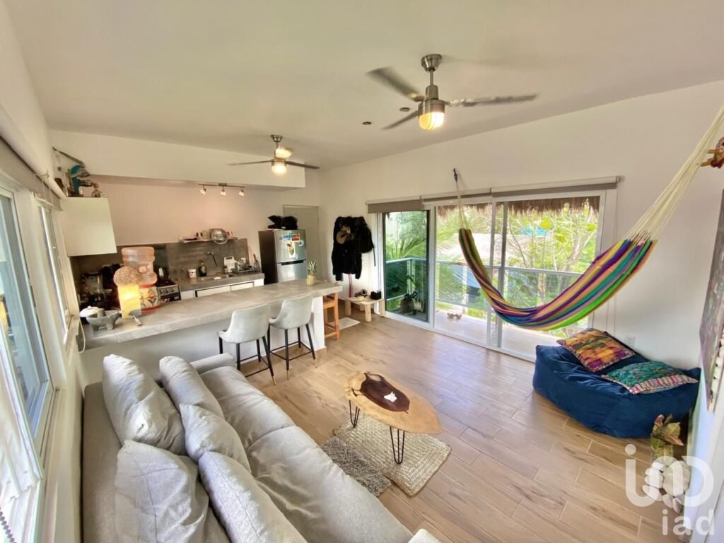 Se vende edificio con 5 departamentos en la Veleta