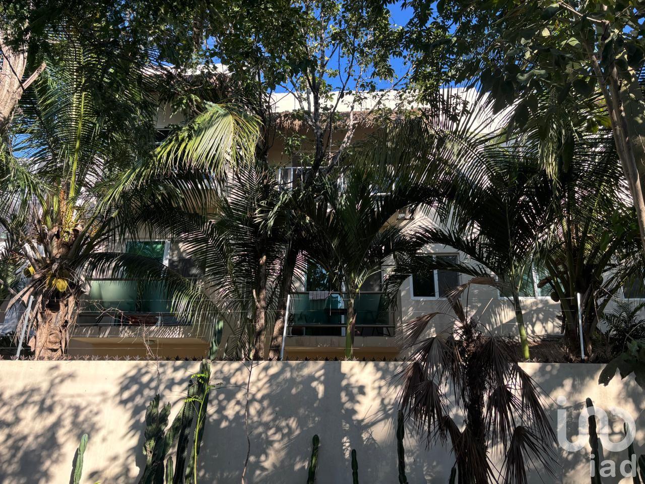 Se vende edificio con 5 departamentos en la Veleta Se vende edificio con 5 departamentos en la Veleta