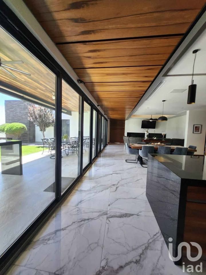 VENTA DE HERMOSA RESIDENCIA CONTEMPORANEA DE 3 NIVELES