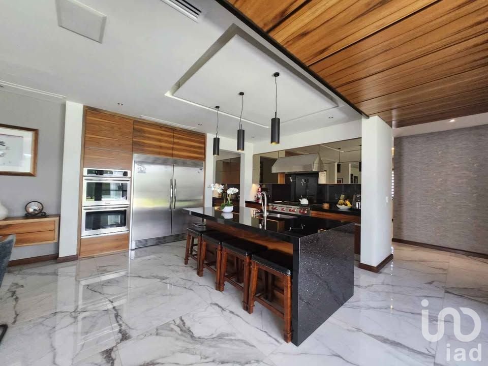 VENTA DE HERMOSA RESIDENCIA CONTEMPORANEA DE 3 NIVELES