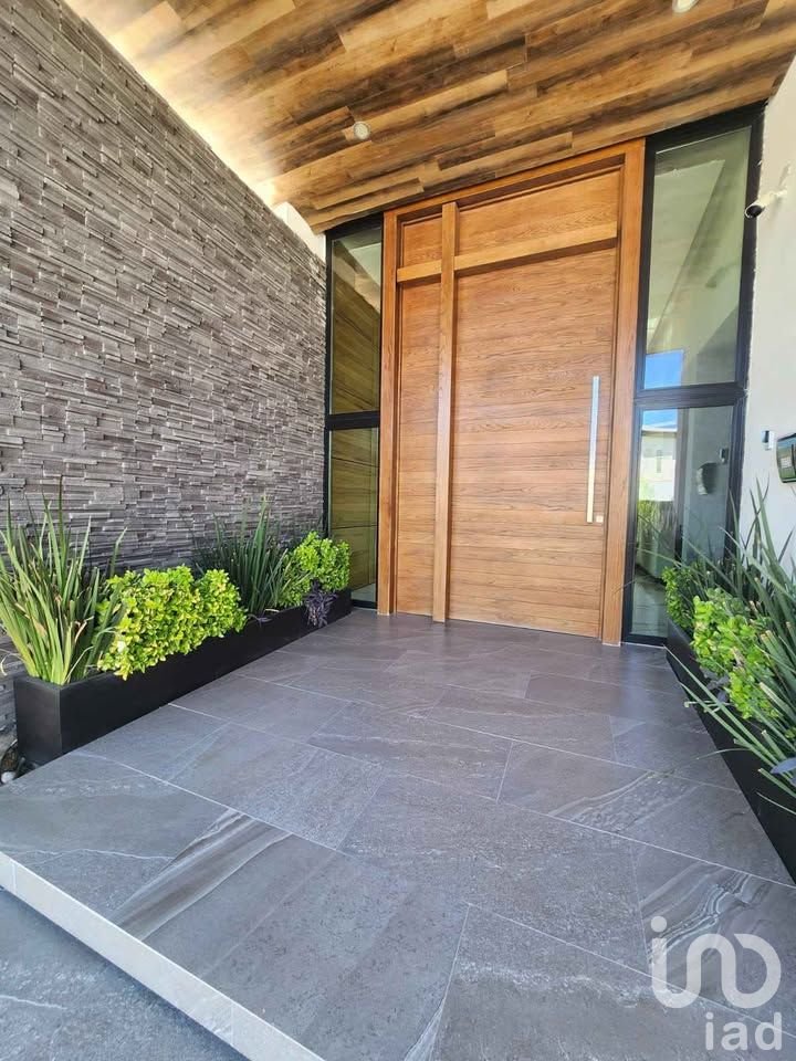 VENTA DE HERMOSA RESIDENCIA CONTEMPORANEA DE 3 NIVELES