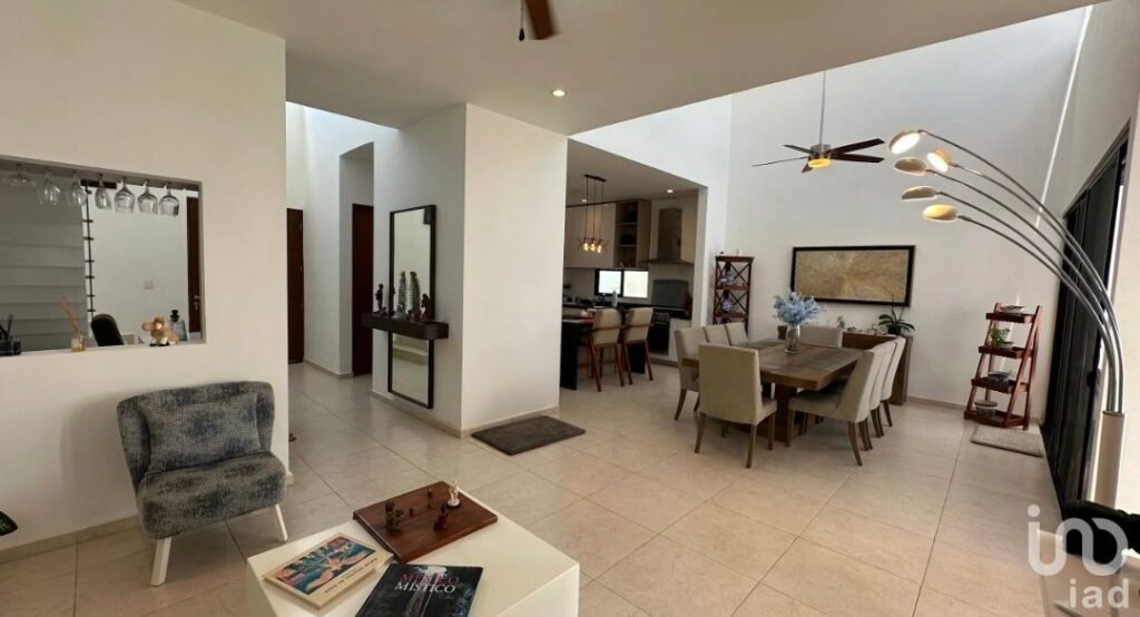 Casa en venta en Cholul, Mérida, Yucatán.