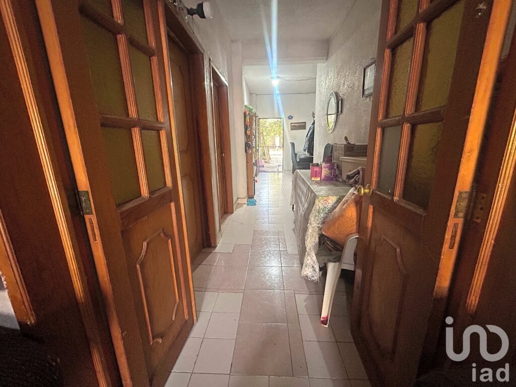 Casa en Venta en el Centro de Tlayacapan con Local Comercial