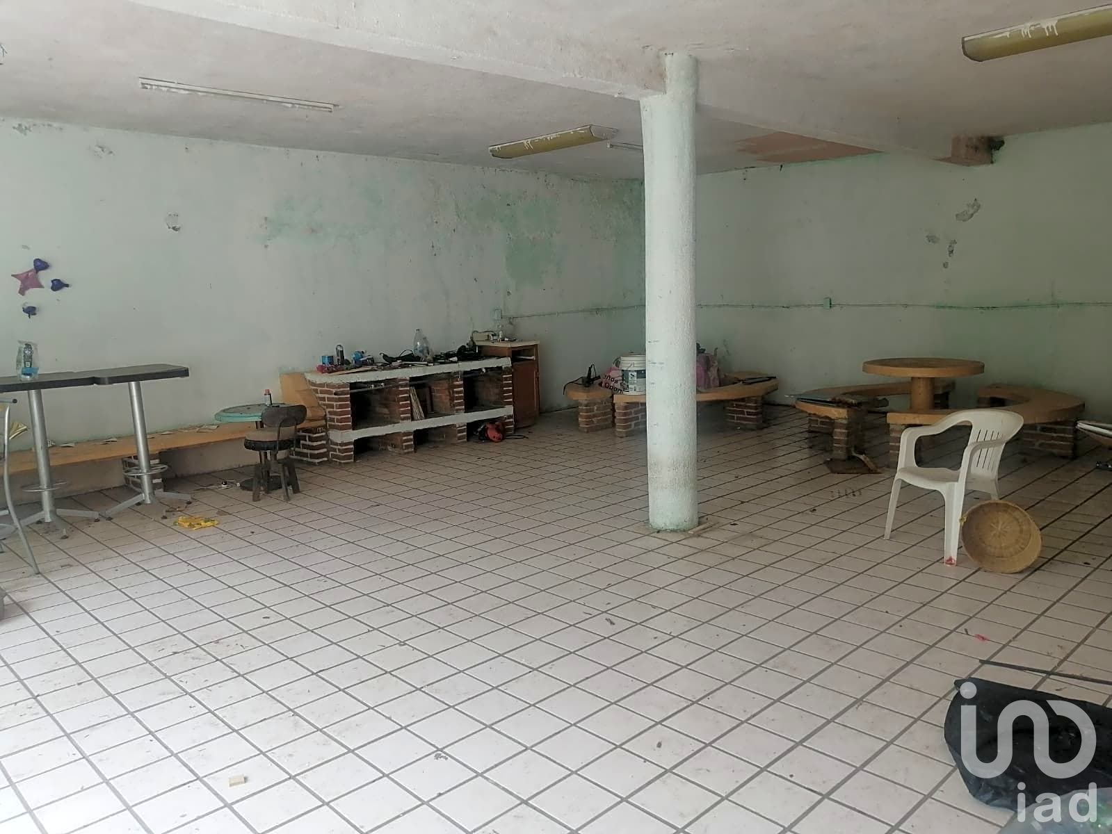 Casa en Venta en el Centro de Tlayacapan con Local Comercial