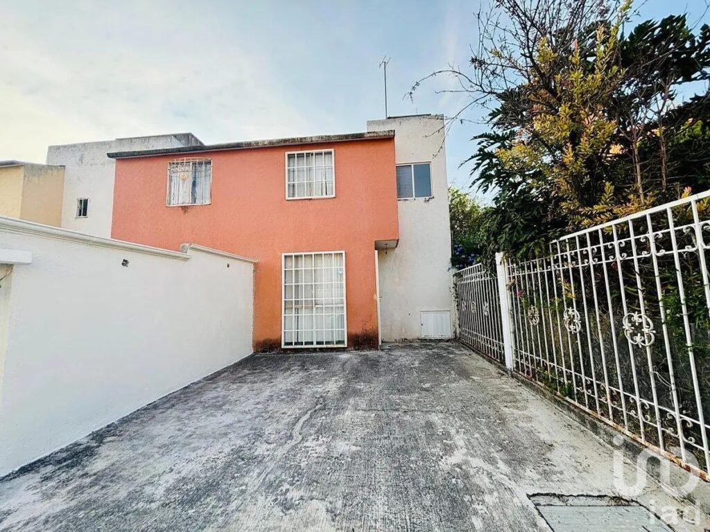 Casa con alberca privada y seguridad en Arroyos de Xochitepec