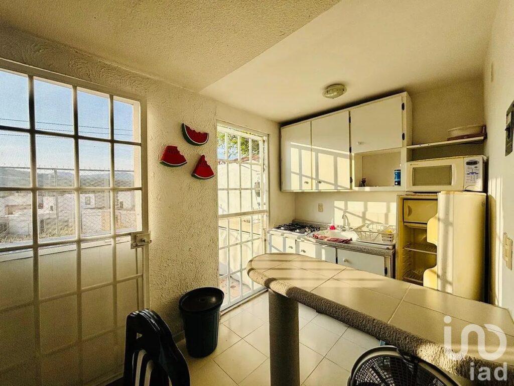 Casa con alberca privada y seguridad en Arroyos de Xochitepec