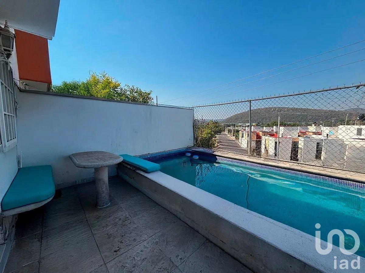 Casa con alberca privada y seguridad en Arroyos de Xochitepec