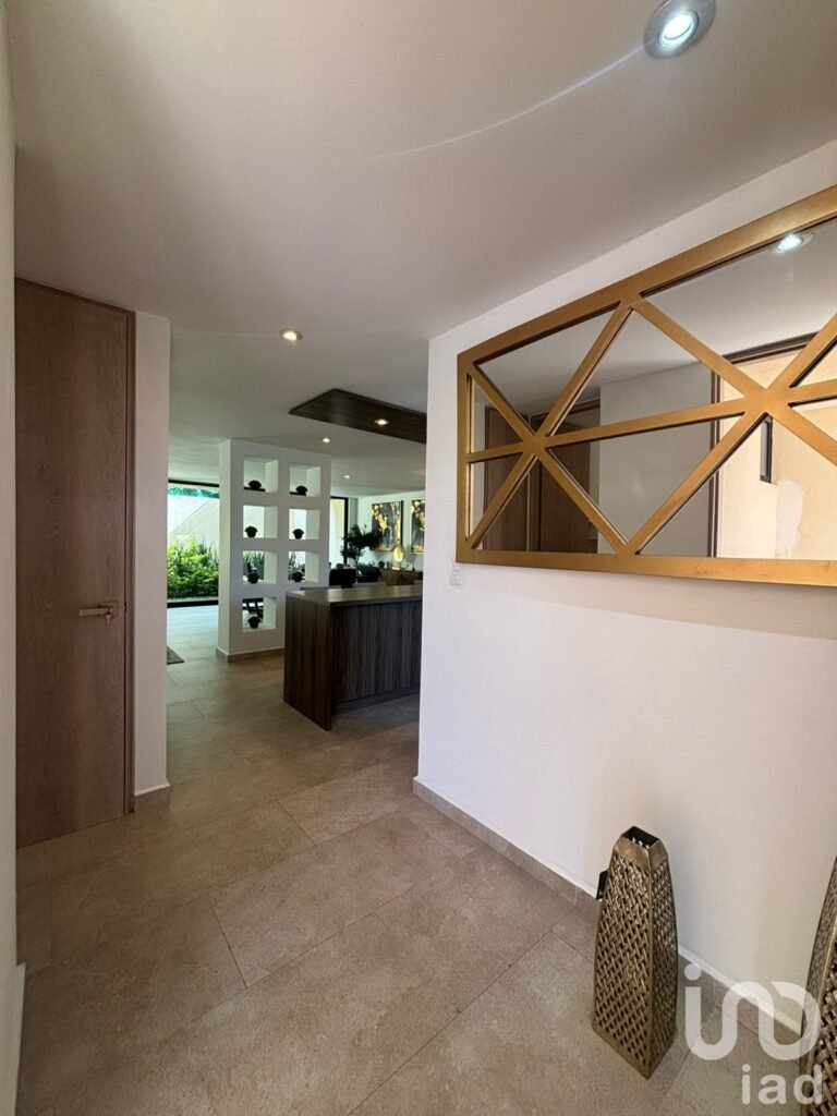 CASA NUEVA EN ZIBATÁ | 3 NIVELES, EQUIPADA CON CLOSETS, CANCELERÍA Y ESPEJOS ILUMINADOS