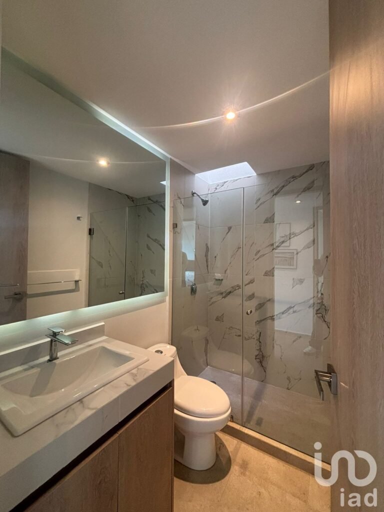 CASA NUEVA EN ZIBATÁ | 3 NIVELES, EQUIPADA CON CLOSETS, CANCELERÍA Y ESPEJOS ILUMINADOS