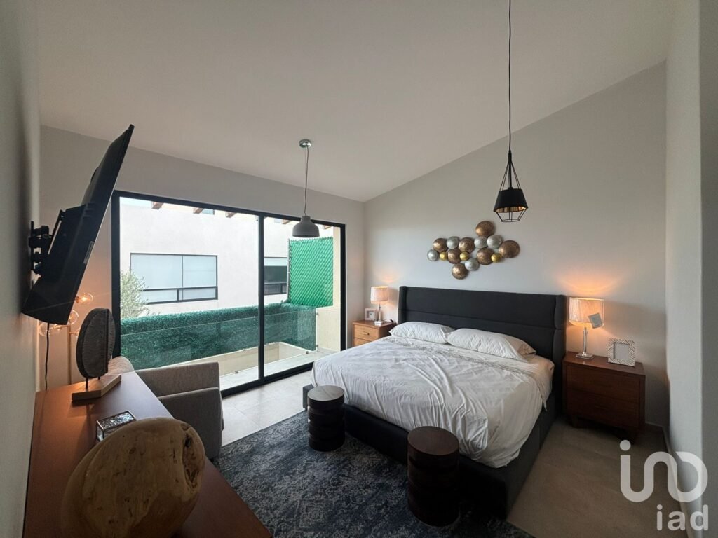 CASA NUEVA EN ZIBATÁ | 3 NIVELES, EQUIPADA CON CLOSETS, CANCELERÍA Y ESPEJOS ILUMINADOS