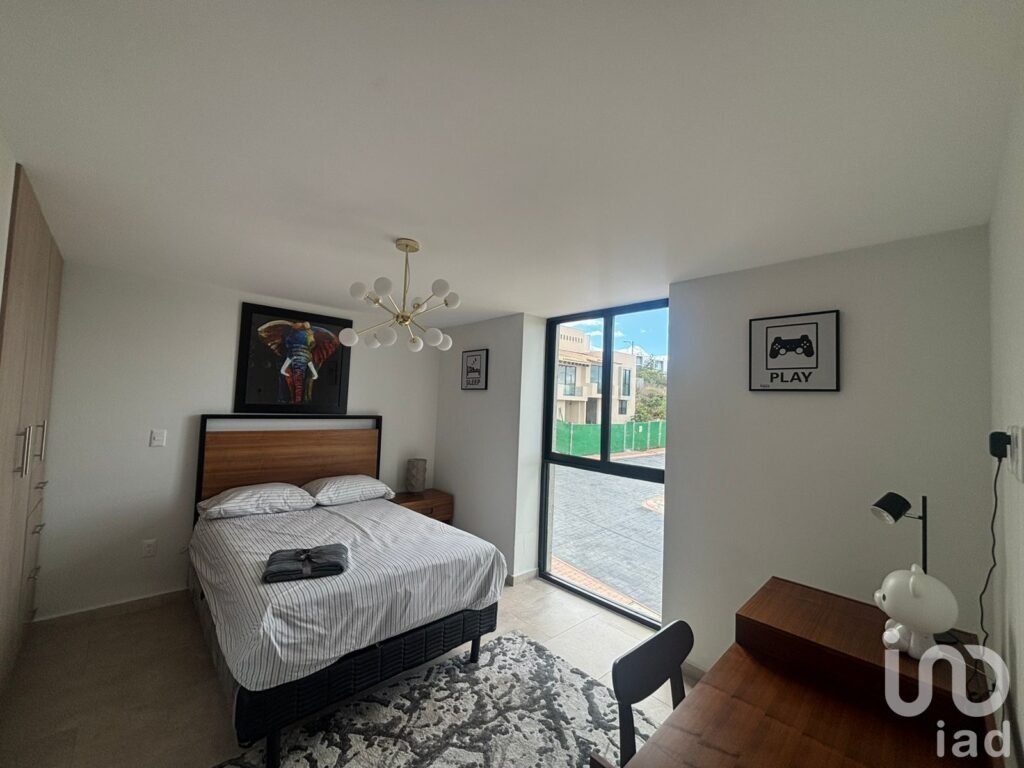 CASA NUEVA EN ZIBATÁ | 3 NIVELES, EQUIPADA CON CLOSETS, CANCELERÍA Y ESPEJOS ILUMINADOS