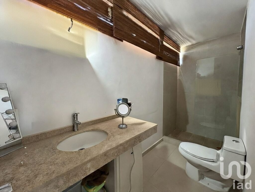 Casa con alberca y jardín en privada Botánico al norte de Mérida