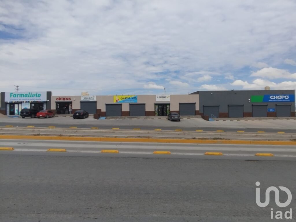 LOCALES EN RENTA POR MI PLAZA LIBRAMIENTO HENEQUEN Y BLVD ZARAGOZA