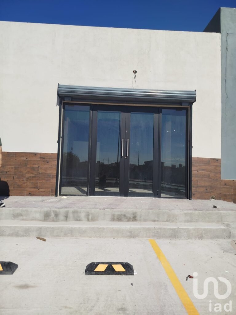 LOCALES EN RENTA POR MI PLAZA LIBRAMIENTO HENEQUEN Y BLVD ZARAGOZA