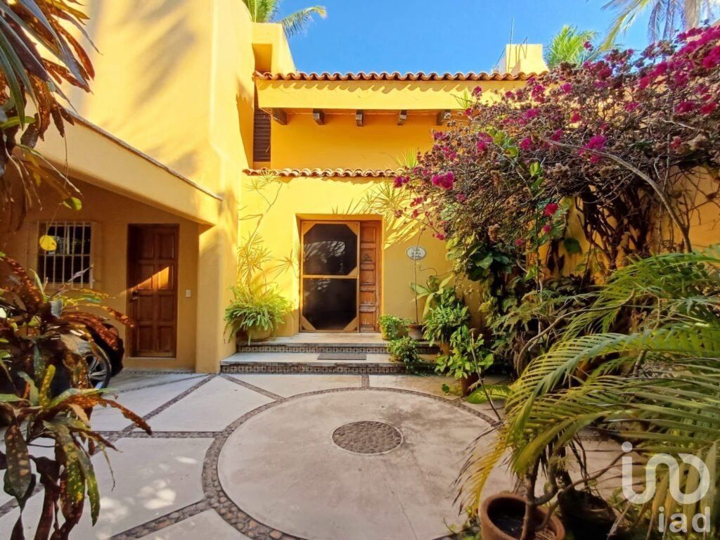 Casa en Venta frente al mar en Club Santiago, Manzanillo, Colima.