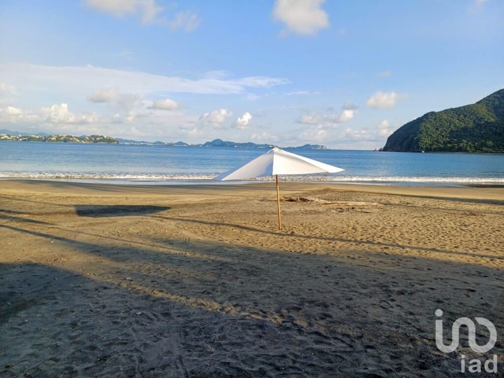 Casa en Venta frente al mar en Club Santiago, Manzanillo, Colima.