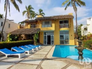 Casa en Venta frente al mar en Club Santiago, Manzanillo, Colima. Casa en Venta frente al mar en Club Santiago, Manzanillo, Colima.