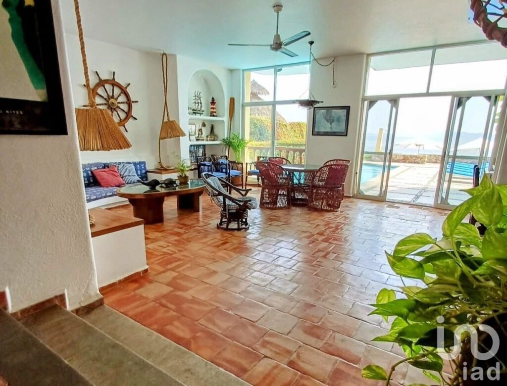 Casa en Venta frente al mar en Club Santiago, Manzanillo, Colima.