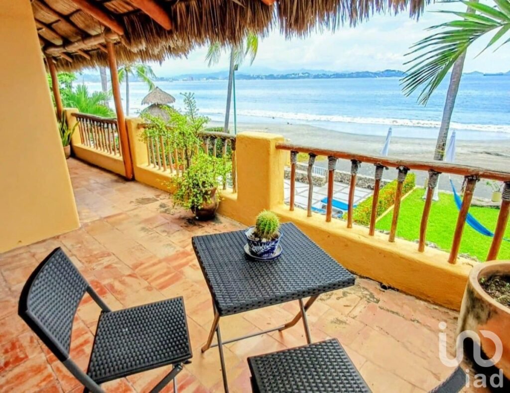 Casa en Venta frente al mar en Club Santiago, Manzanillo, Colima.