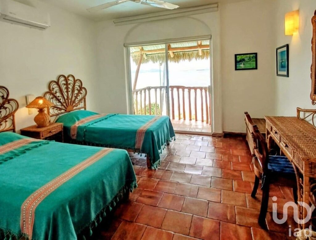 Casa en Venta frente al mar en Club Santiago, Manzanillo, Colima.