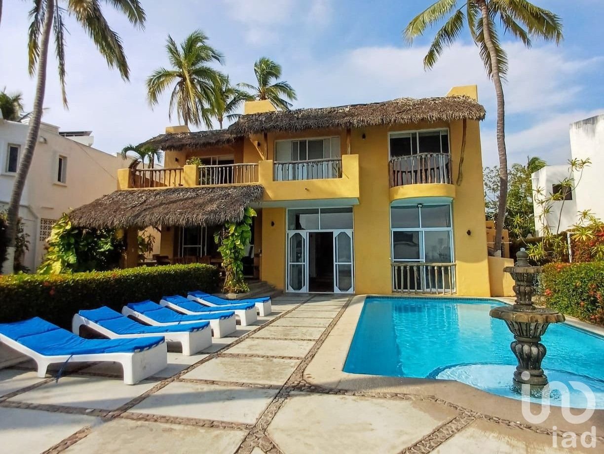 Casa en Venta frente al mar en Club Santiago, Manzanillo, Colima. Casa en Venta frente al mar en Club Santiago, Manzanillo, Colima.