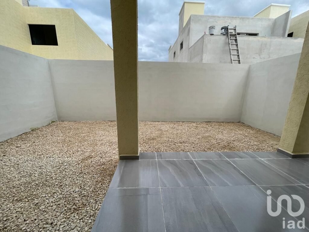 Casa en venta en Av. 135, ideal para vivir o invertir en Cancún.