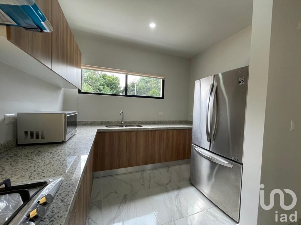 Casa en venta en Av. 135, ideal para vivir o invertir en Cancún.