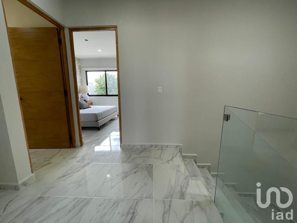 Casa en venta en Av. 135, ideal para vivir o invertir en Cancún.