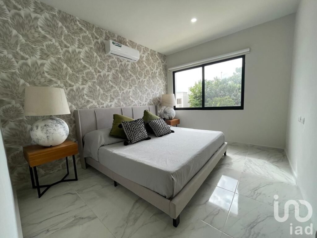 Casa en venta en Av. 135, ideal para vivir o invertir en Cancún.