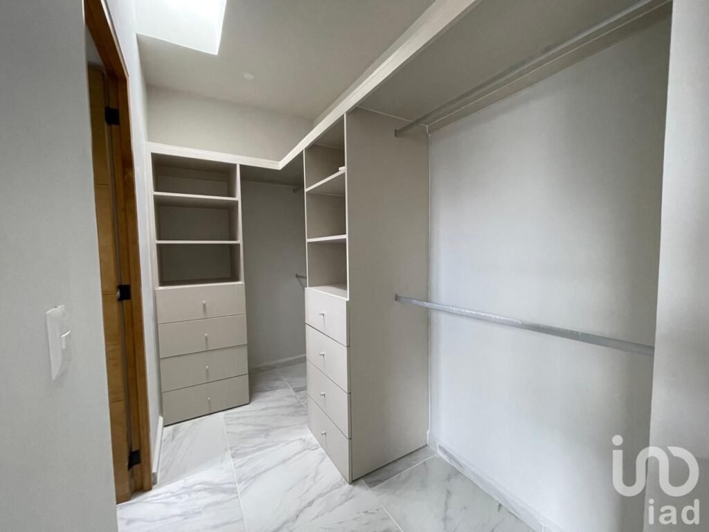 Casa en venta en Av. 135, ideal para vivir o invertir en Cancún.