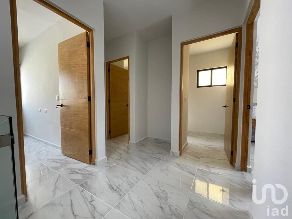 Casa en venta en Av. 135, ideal para vivir o invertir en Cancún.