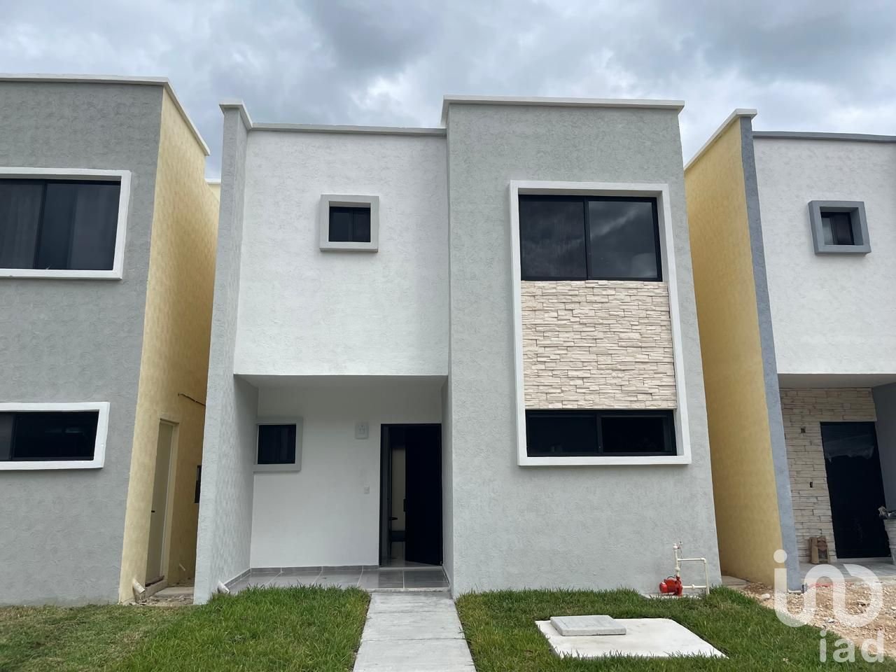 Casa en venta en Av. 135, ideal para vivir o invertir en Cancún.