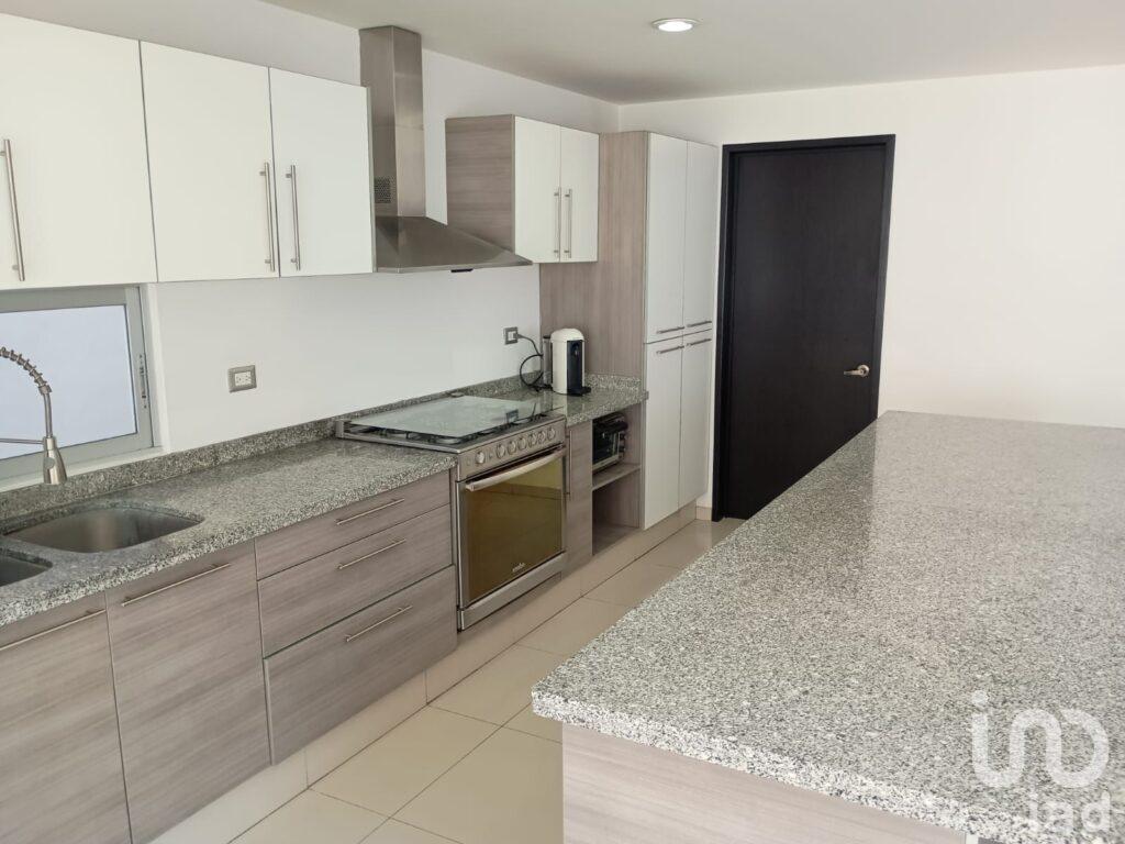 VENTA DE EXCLUSIVA RESIDENCIA EN ZONA RECTA A CHOLULA