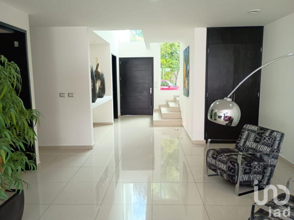 VENTA DE EXCLUSIVA RESIDENCIA EN ZONA RECTA A CHOLULA