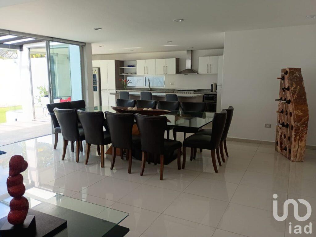 VENTA DE EXCLUSIVA RESIDENCIA EN ZONA RECTA A CHOLULA