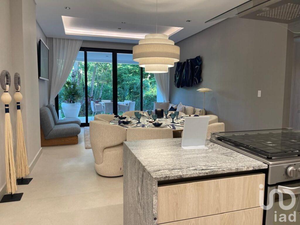 Departamento de lujo en Cancún, con marca internacional y vista a la laguna.