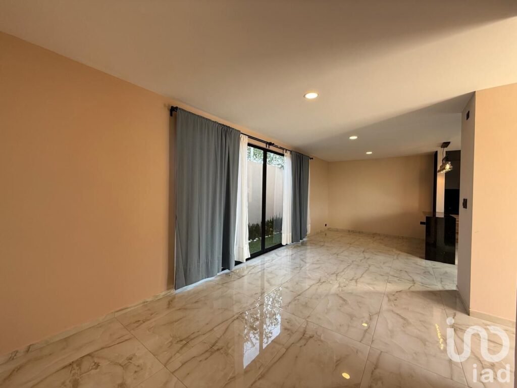 VENTA DE CASA NUEVA CON ACABADOS PREMIUM A TRES MINUTOS DE ZEREZOTLA