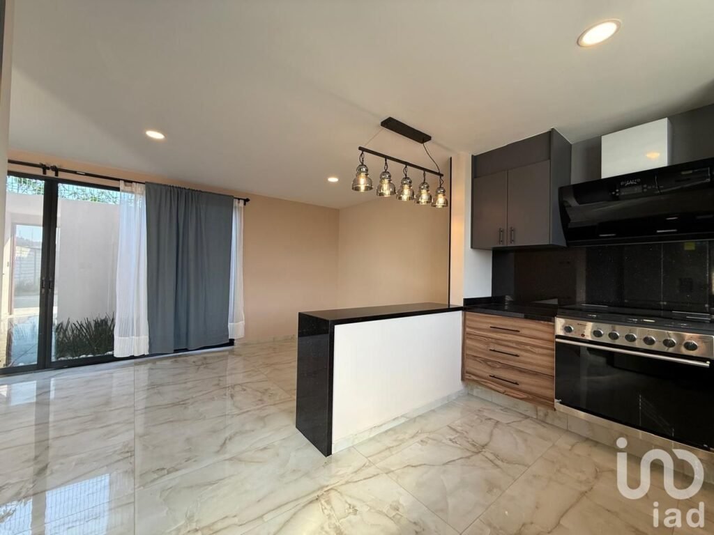 VENTA DE CASA NUEVA CON ACABADOS PREMIUM A TRES MINUTOS DE ZEREZOTLA