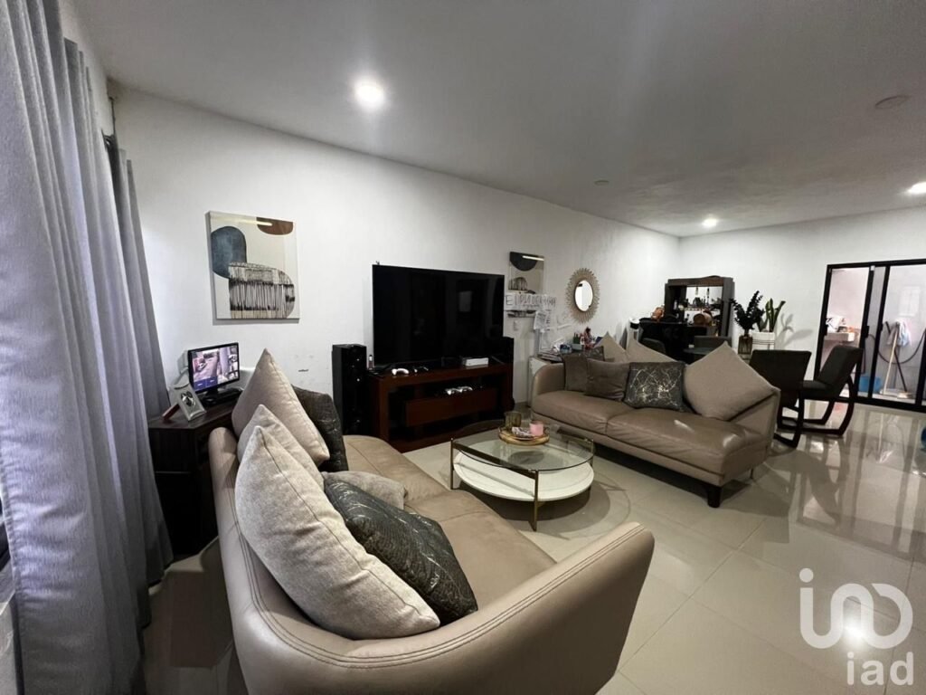 Casa en venta con 3 recámaras y vista panorámica en Cuernavaca