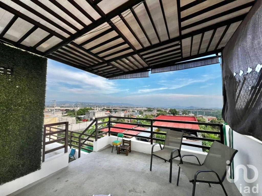 Casa en venta con 3 recámaras y vista panorámica en Cuernavaca