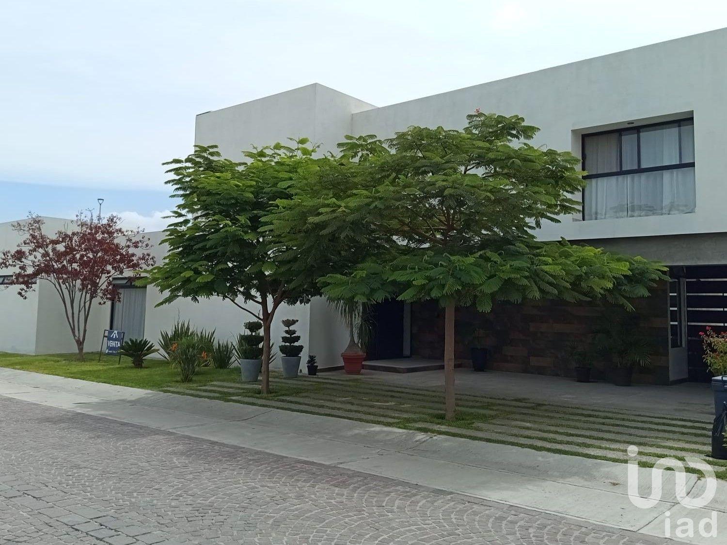 CASA EN VENTA EN ALQUERIA DE POZOS, SAN LUIS POTOSI (CON ESTANCIA PARA VISITAS)