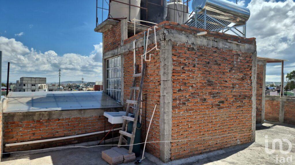 Edificio con  locales comerciales Parque de Poblamiento
