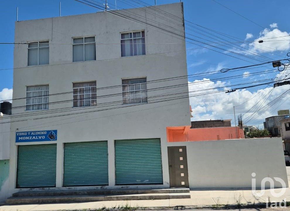 Edificio con  locales comerciales Parque de Poblamiento