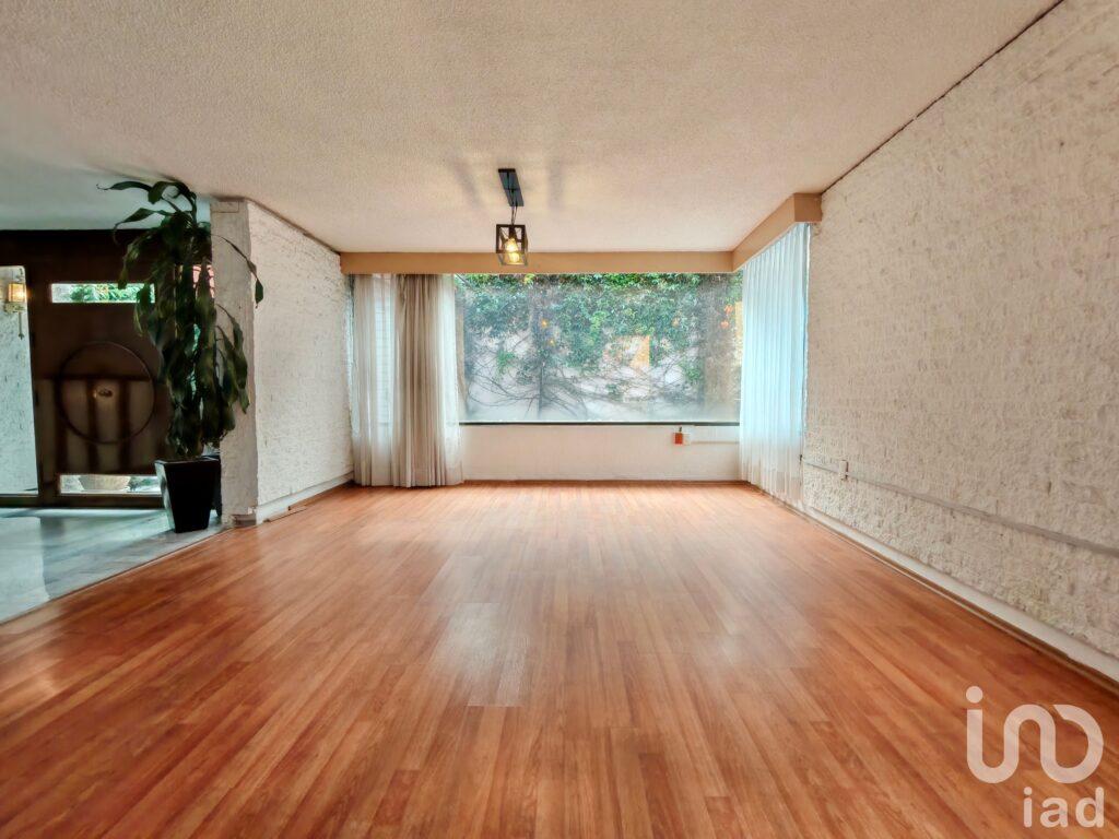 Casa en Venta con Jardin y 4 Recamaras en Col. Del Valle