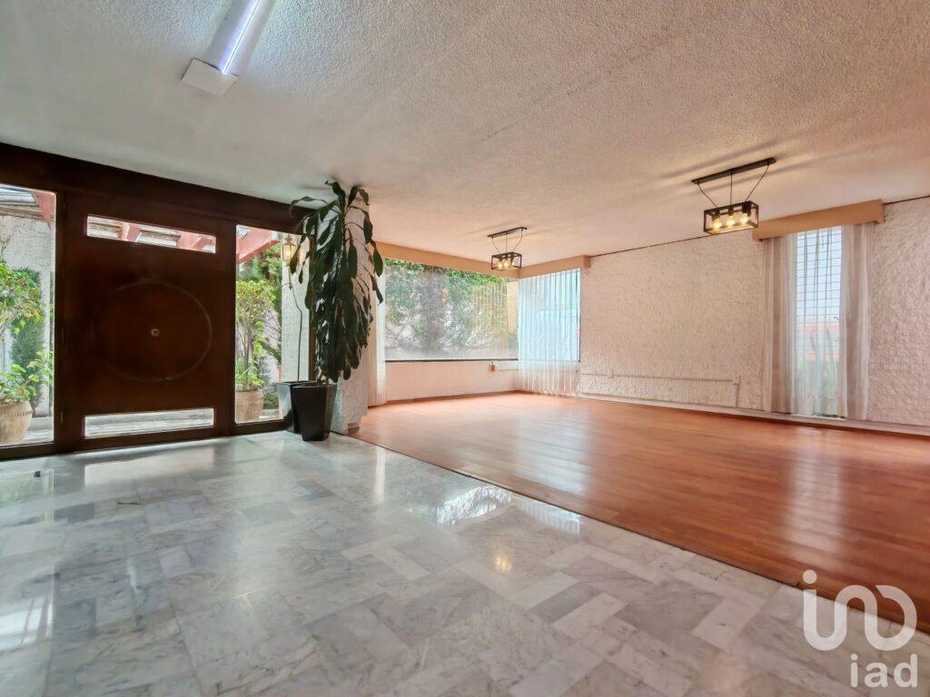 Casa en Venta con Jardin y 4 Recamaras en Col. Del Valle